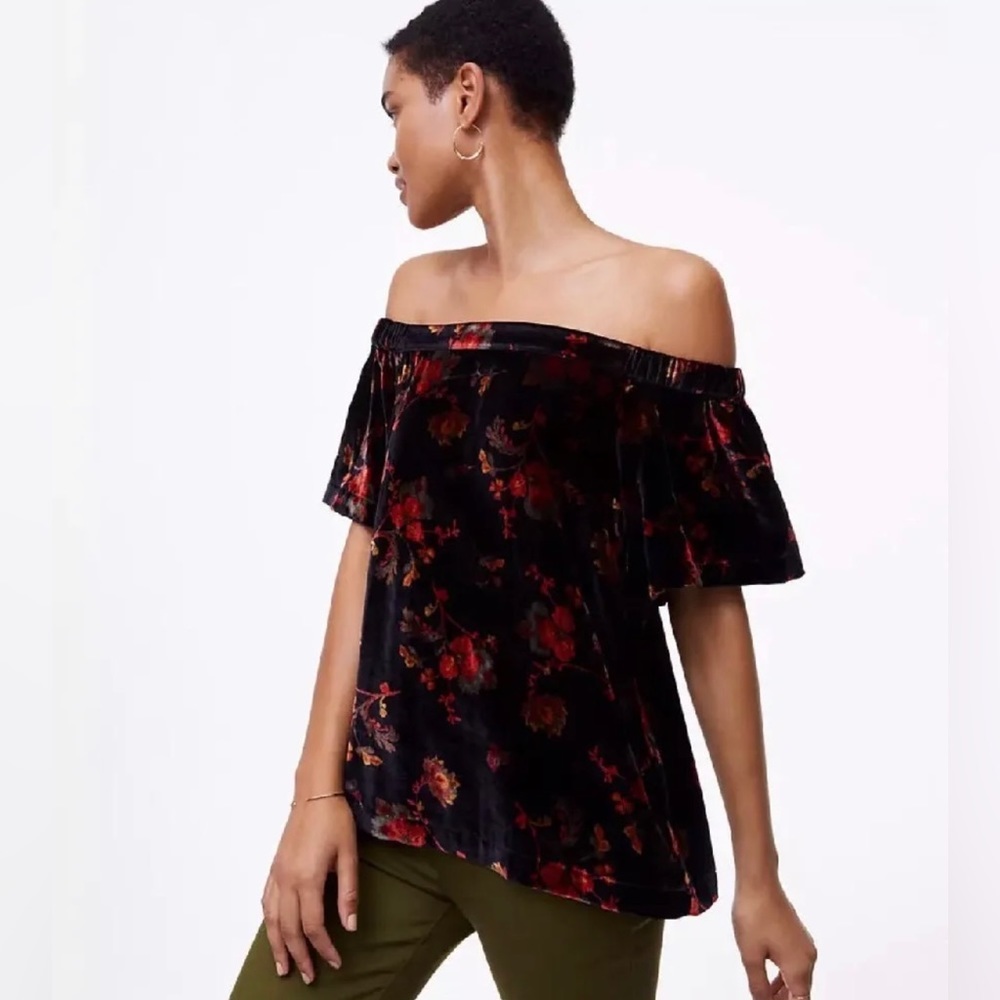 LOFT VELVET FLORAL OFF THE SHOULDER SHORT SLEEVE TOP SIZE XS PETITE BLACK/RED